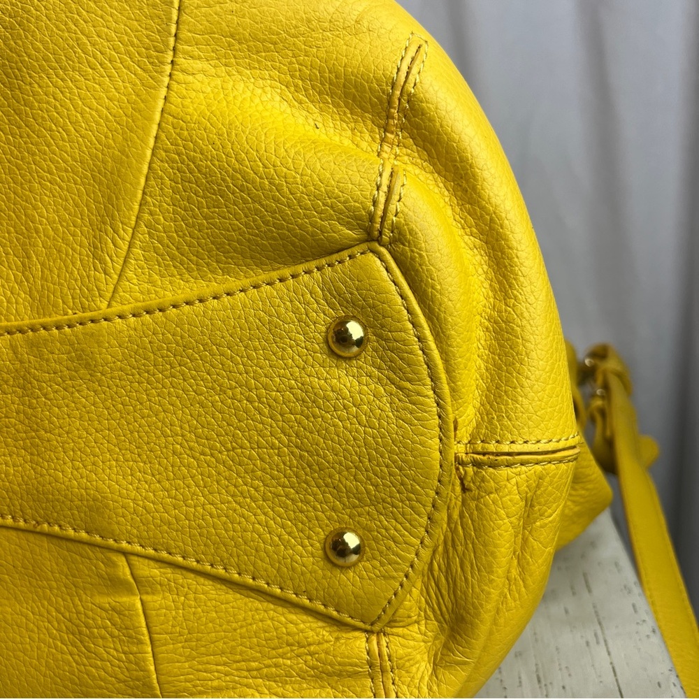 Isaac Mizrahi Live Yellow Pebbled Leather Drawstring Bucket Handbag  Purse Set - Picture 9 of 16